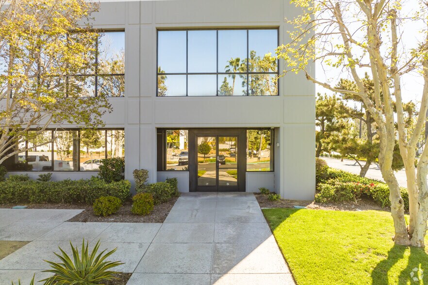 More Photos Of 1777 S Vintage Ave, Ontario Distribution For Lease