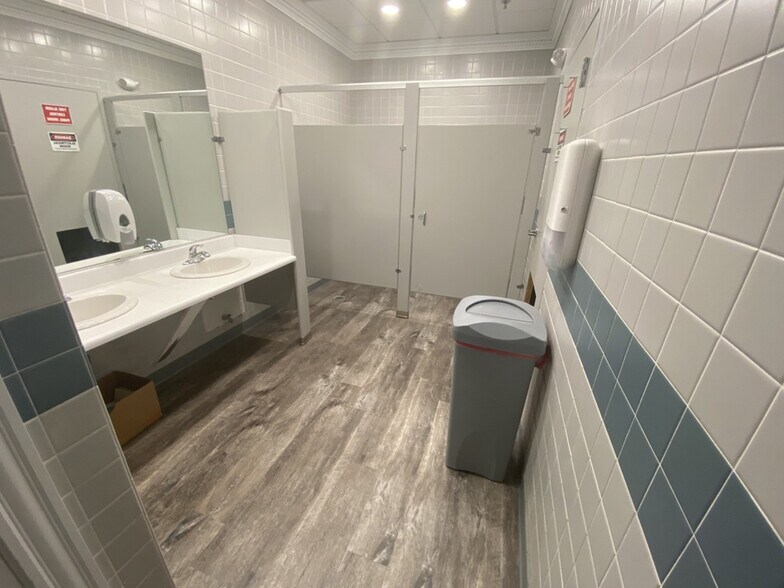 More Photos Of 231 Chief Justice Cushing Hwy, Cohasset Office For Lease