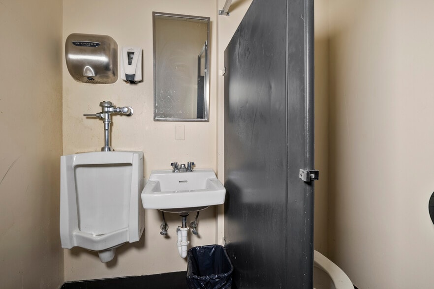 More Photos Of 273 Asylum St, Hartford Office For Sale