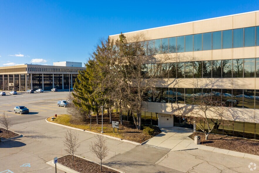 More Photos Of 30150 Telegraph Rd, Bingham Farms Office For Sale