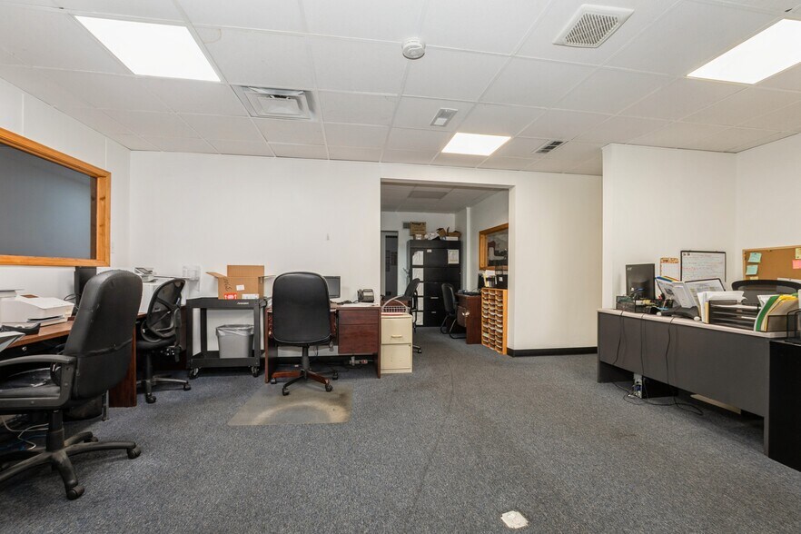 More Photos Of 3900 W 95th St, Evergreen Park Office For Lease