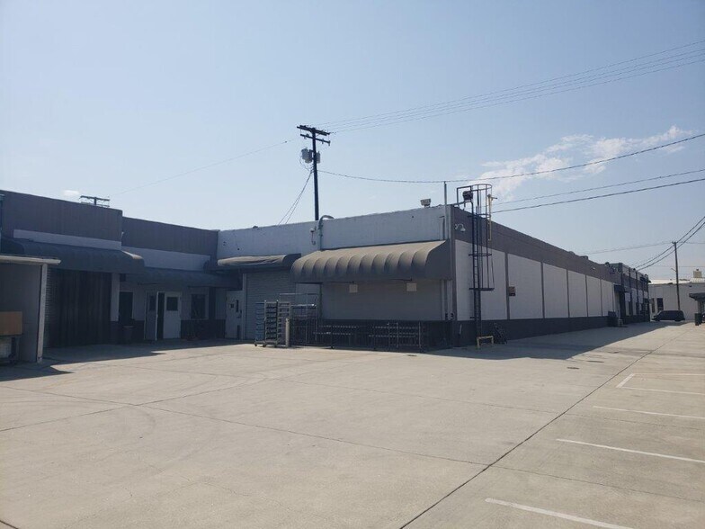 More Photos Of 1020 Chestnut St, Burbank Light Distribution For Lease