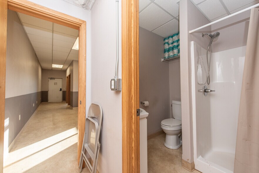 More Photos Of 13603 38th St SW, Belfield Flex For Lease