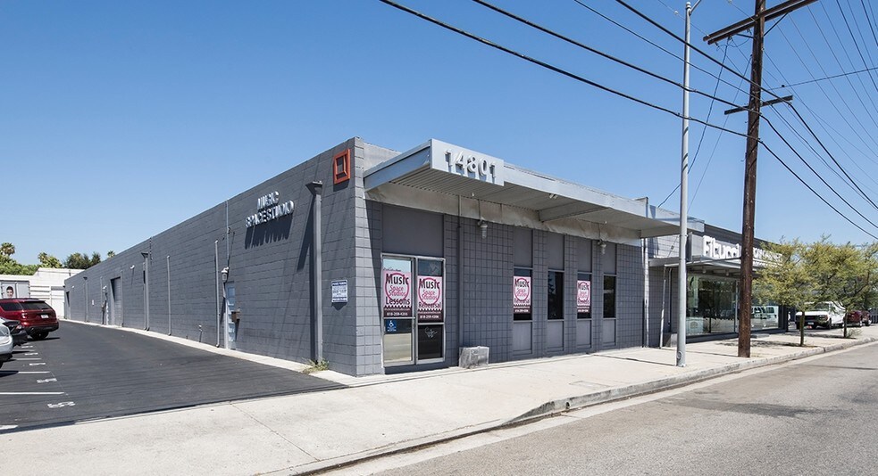 Primary Photo Of 14723-14825 Oxnard St, Van Nuys Unknown For Lease