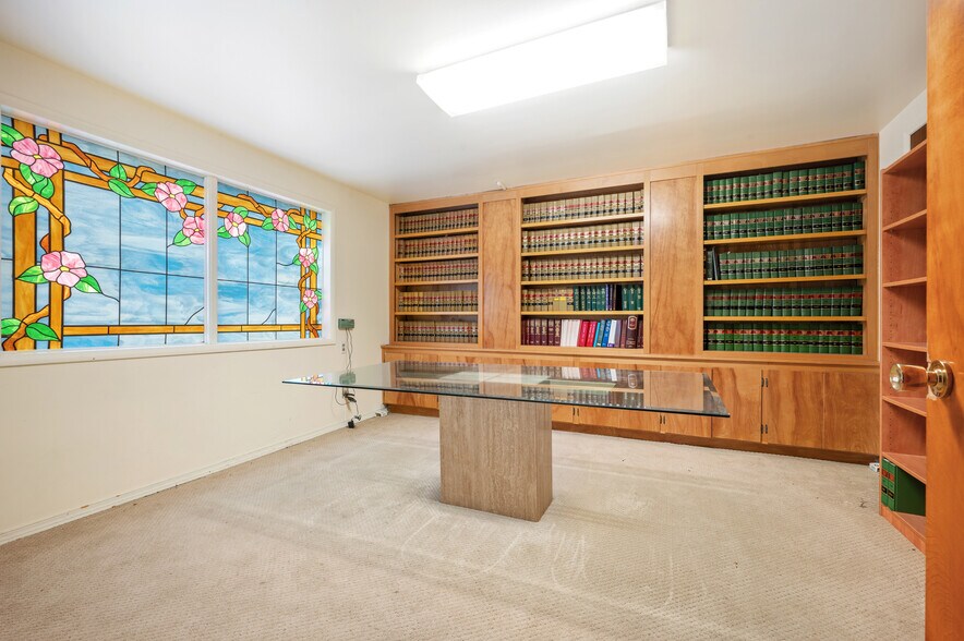 More Photos Of 207 Edgar St, Seattle Office For Sale