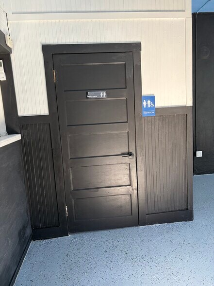 More Photos Of 155 Main St W, Monmouth Storefront For Lease