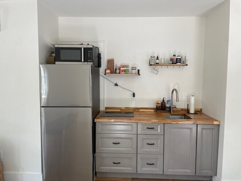 More Photos Of 6 Commerce St, Beacon Office For Lease