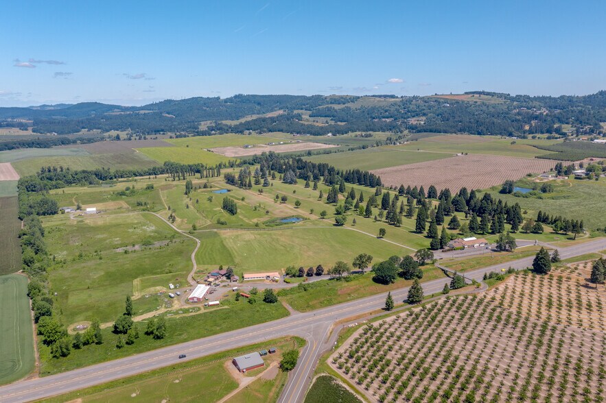 More Photos Of 6335 Highway 22, Independence Sports And Entertainment For Sale