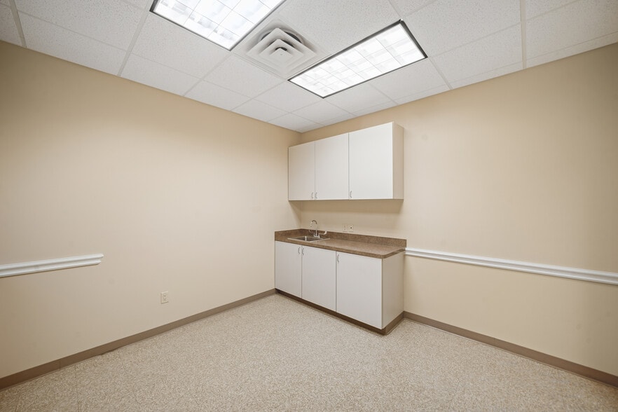 More Photos Of 4626 Riverstone Blvd, Missouri City Medical For Sale