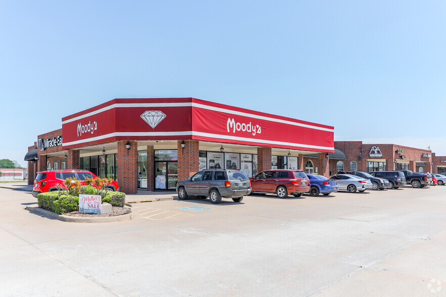 Primary Photo Of 697-845 N Aspen Ave, Broken Arrow Unknown For Lease