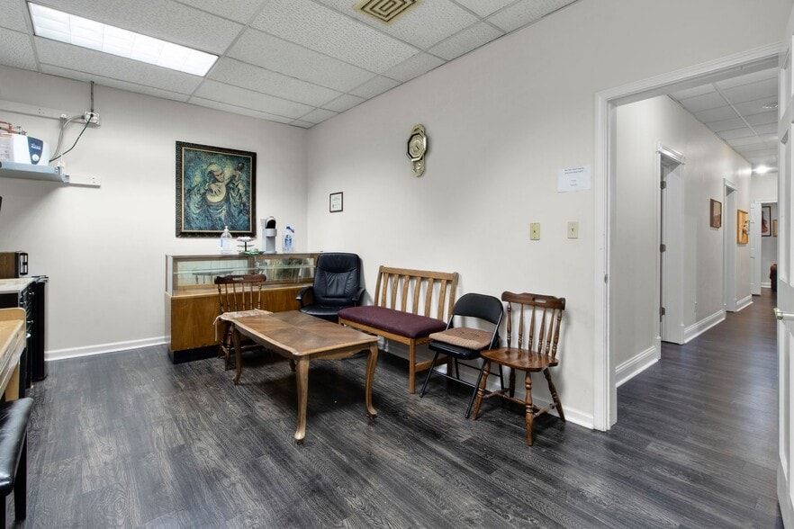 More Photos Of 1121 S Rangeline Rd, Carmel Storefront For Lease
