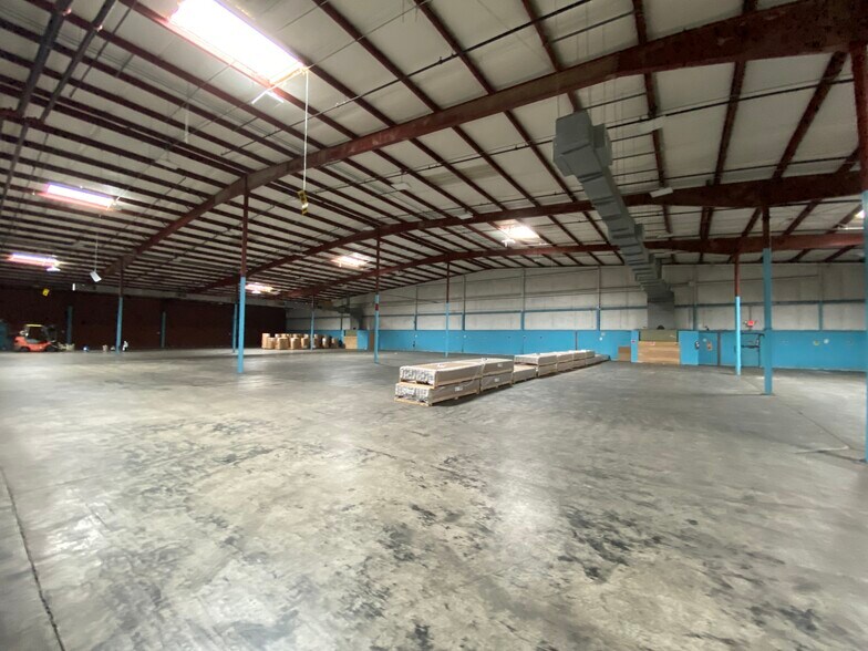 More Photos Of 599 Raleigh Rd, Henderson Warehouse For Lease