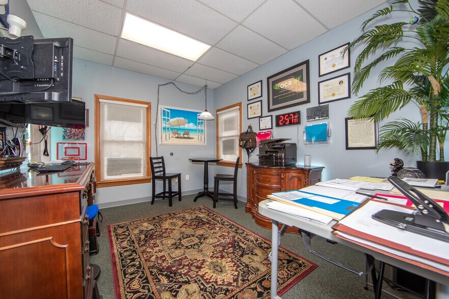 More Photos Of 6501 Mechanicsville Tpke, Mechanicsville Office For Lease