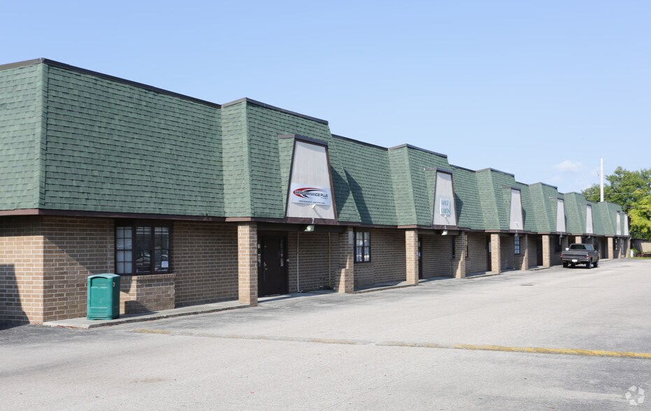 More Photos Of 3800 Fowler St, Fort Myers Unknown For Lease