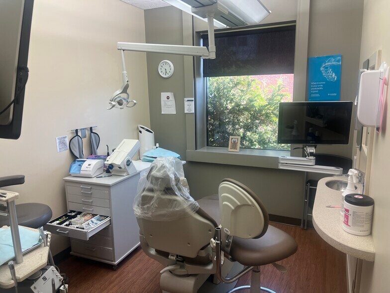 More Photos Of 103 S 3rd Ave, Edgar Medical For Sale