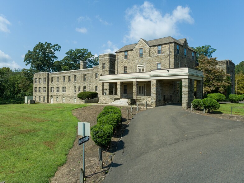 More Photos Of 100 W Laurel Ave, Cheltenham Township Office For Lease