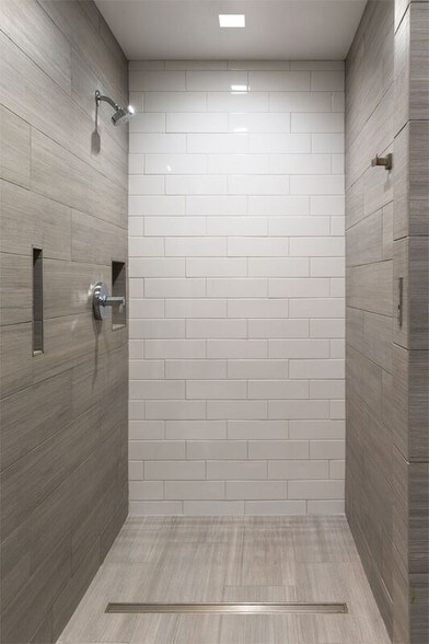 More Photos Of 1 Preserve Pky, Rockville Office For Lease