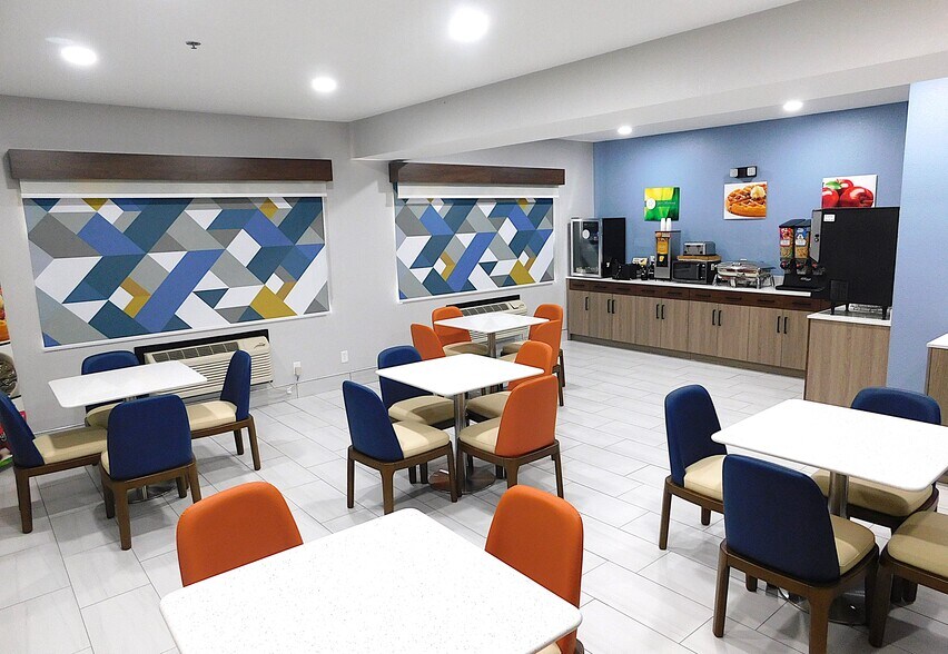 More Photos Of 1823 W Reynolds St, Pontiac Hotel For Sale