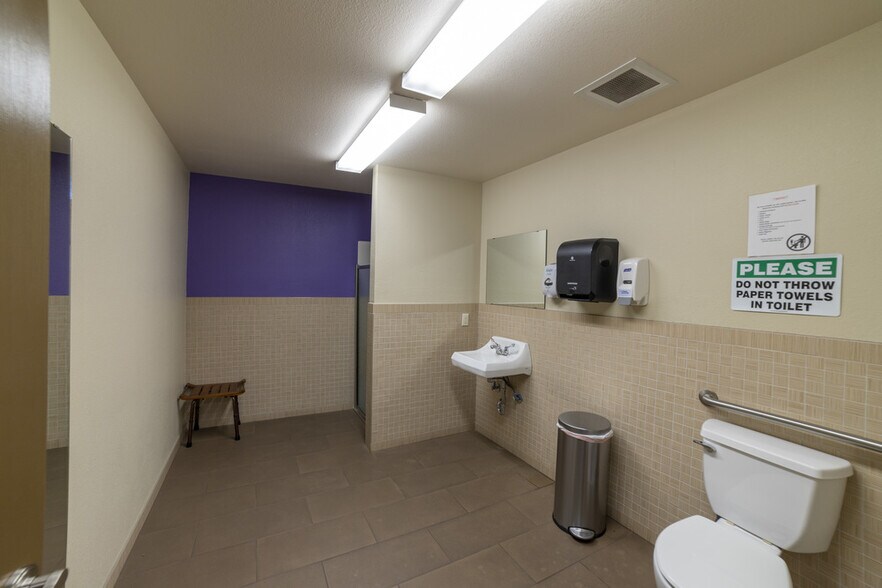 More Photos Of 701 N Price Rd, Pampa Medical For Lease