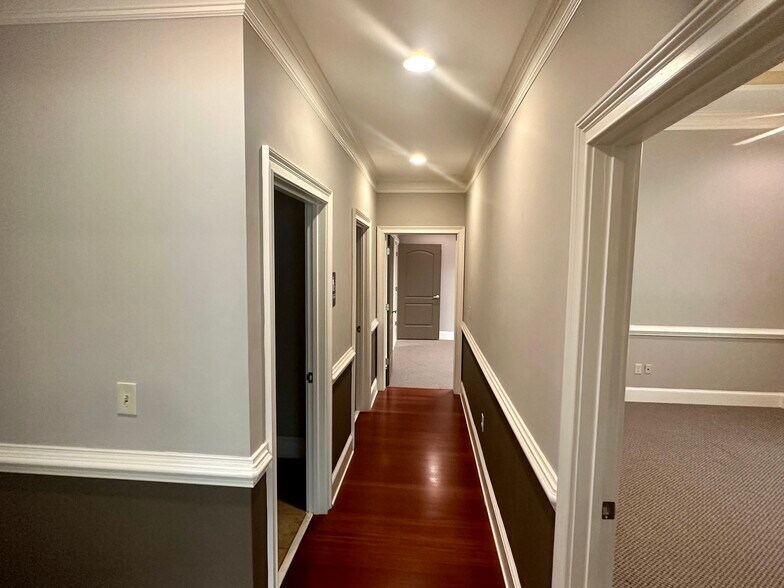 More Photos Of 4720 Peachtree Industrial Blvd, Berkeley Lake Office For Lease