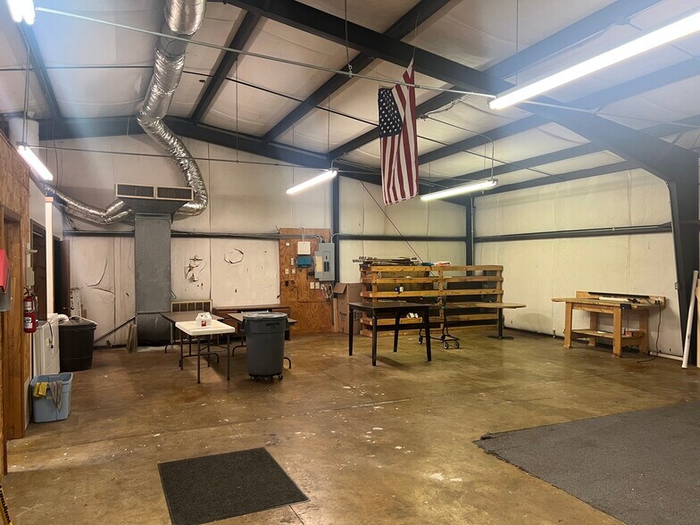 More Photos Of 101 N Webb St, Gastonia Warehouse For Lease