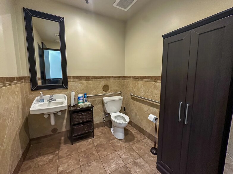 More Photos Of 690 E Warner Rd, Gilbert Office For Lease