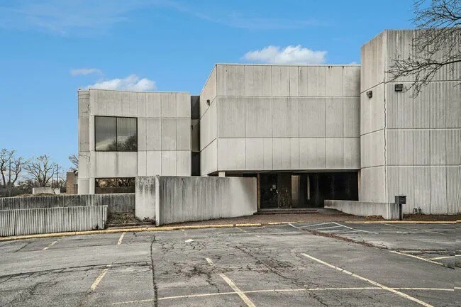 More Photos Of 17501 Michigan Ave, Dearborn Office For Sale