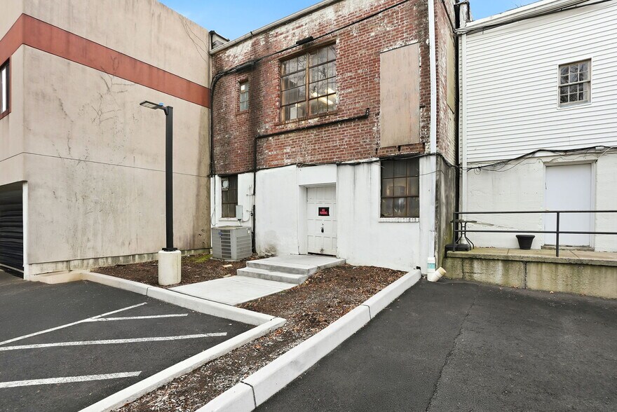 More Photos Of 1157 Pleasantville Rd, Briarcliff Manor Storefront For Sale
