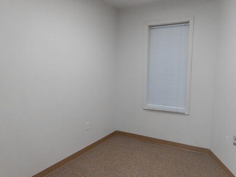 More Photos Of 1604 2nd Ave, Council Bluffs Office For Sale