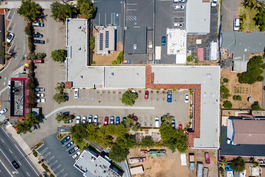 More Photos Of 830 E Vista Way, Vista Storefront Retail Office For Lease