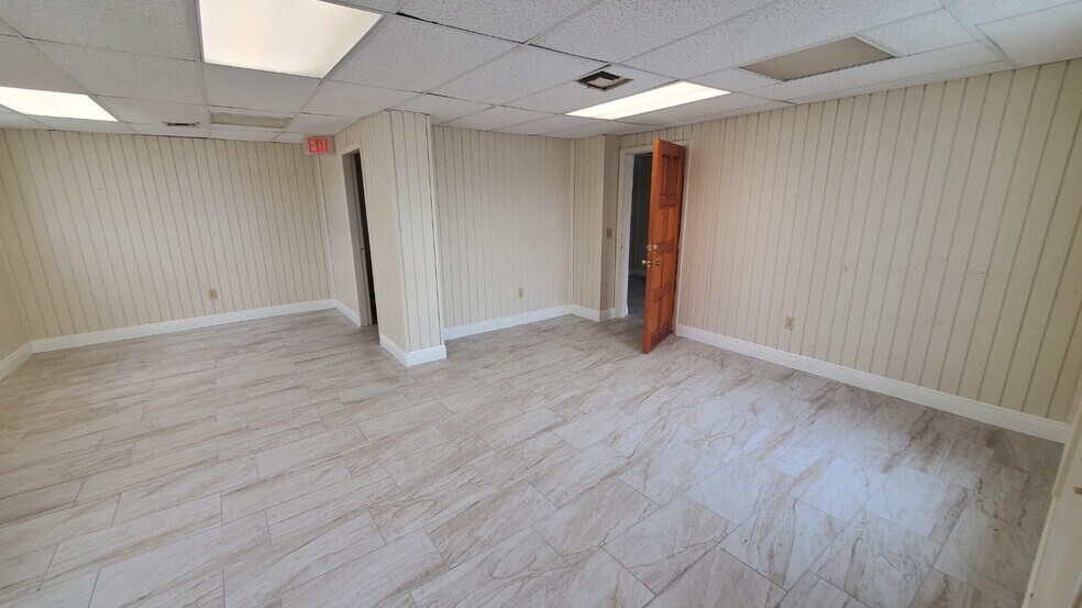 More Photos Of 330-332 W 9th St, Hialeah Storefront Retail Office For Lease
