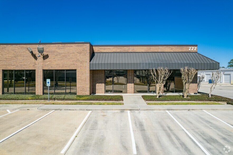 More Photos Of 15603 W Hardy Rd, Houston Unknown For Lease