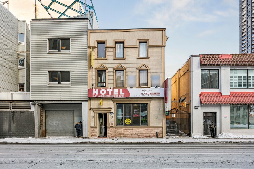 Primary Photo Of 135 Jarvis St, Toronto Hotel For Sale