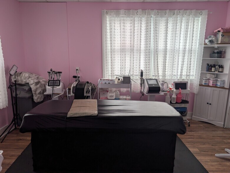 More Photos Of 368 Derby Ave, Derby Storefront Retail Office For Lease