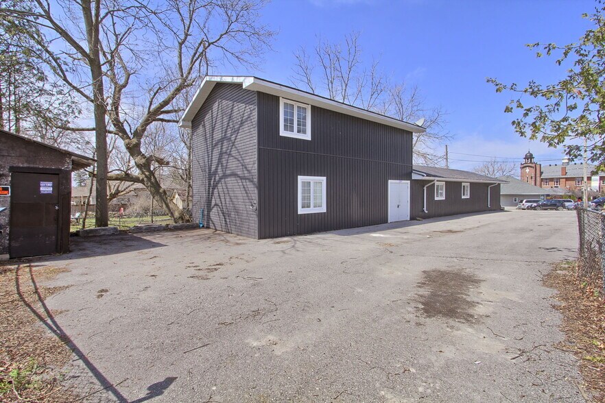 More Photos Of 395 Bay St W, Brock Office For Sale