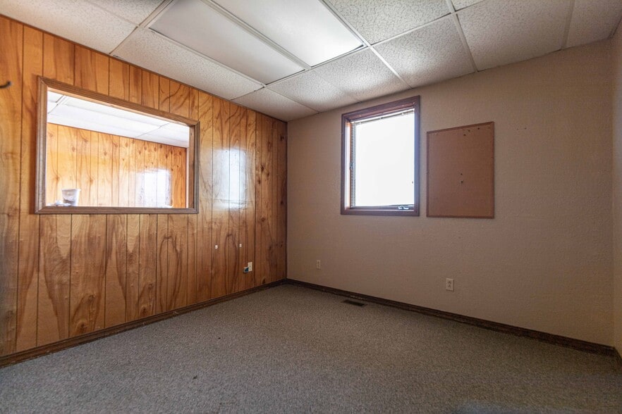 More Photos Of 200 N River St, Carthage Manufacturing For Lease