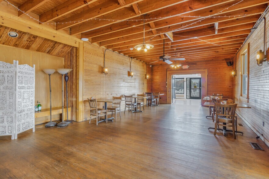 More Photos Of 729 Main St, Reedville Restaurant For Sale