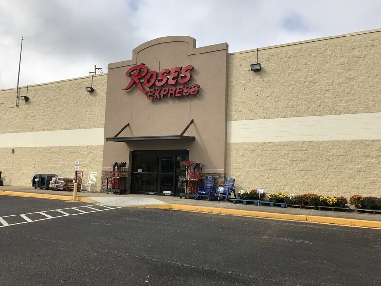 More Photos Of 2041 Douglas Ave, Brewton Supermarket For Lease