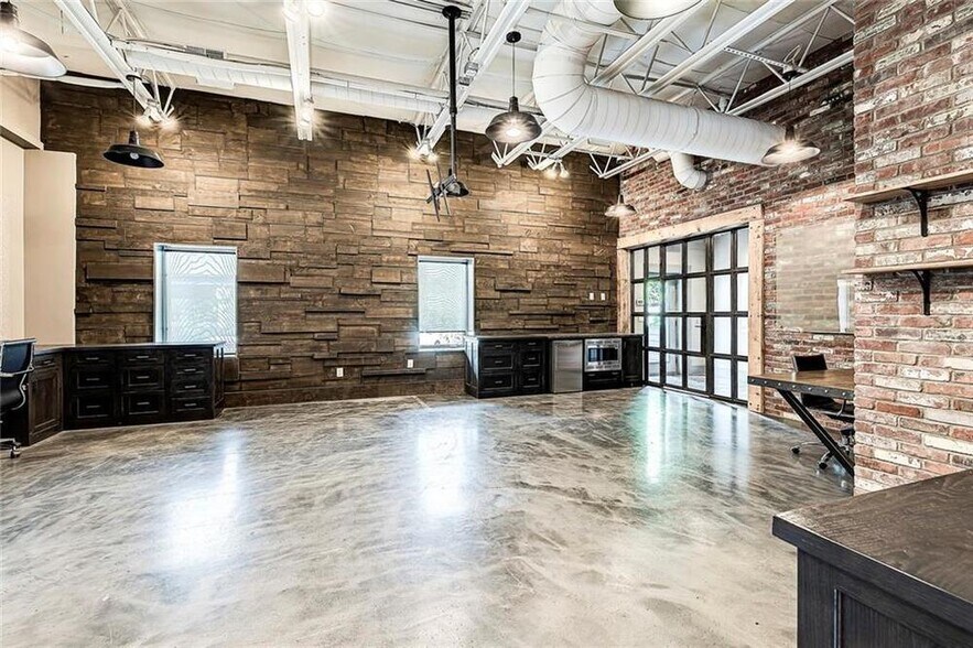 More Photos Of 1101 N Central Ave, Indianapolis Office For Lease