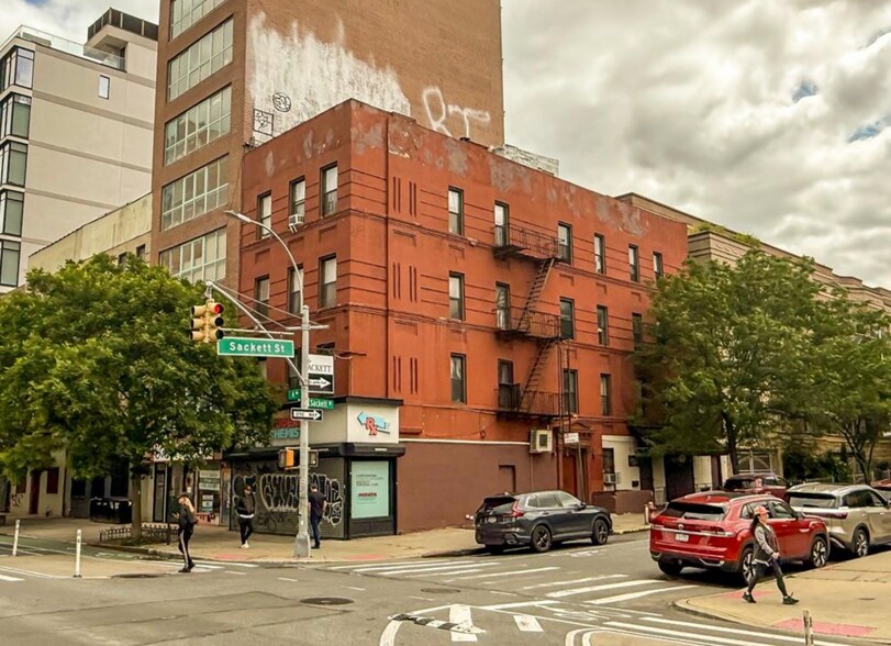 Primary Photo Of 661 Sackett St, Brooklyn Apartments For Lease