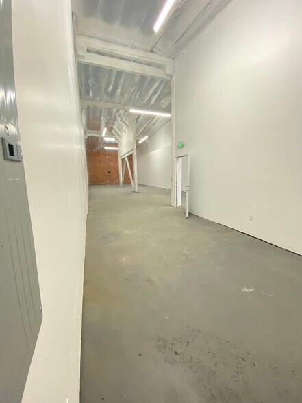 More Photos Of 6000 Gramercy Pl, Los Angeles Warehouse For Lease
