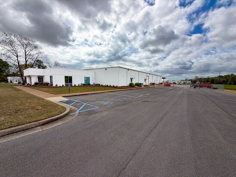 More Photos Of 1011 Cedar Lake Rd SE, Decatur Warehouse For Lease