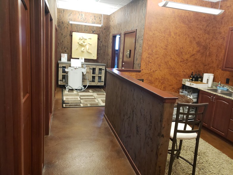 More Photos Of 7525 S Union Park Ave, Sandy Bank For Sale