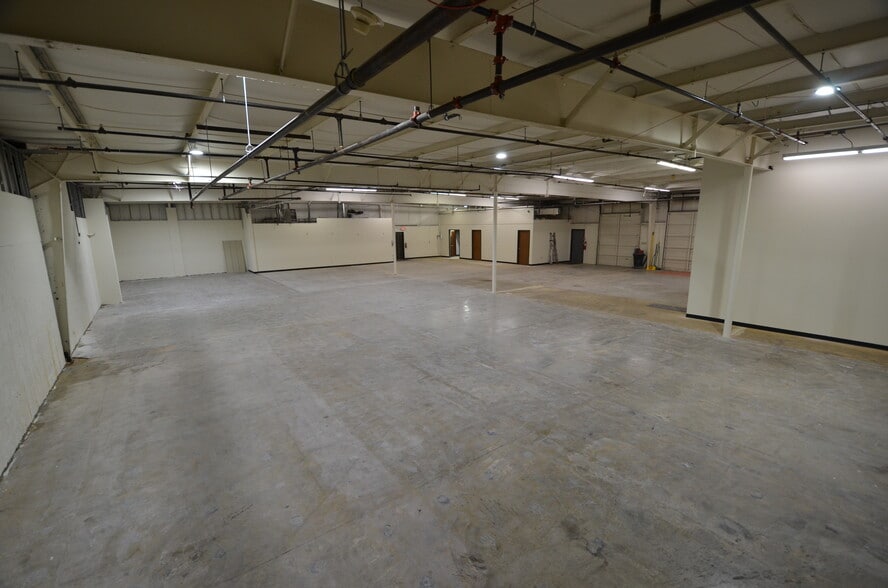 More Photos Of 4000 Brownsboro Rd, Winston-Salem Light Manufacturing For Sale