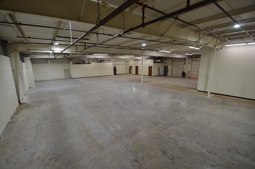 More Photos Of 4000 Brownsboro Rd, Winston-Salem Light Manufacturing For Lease
