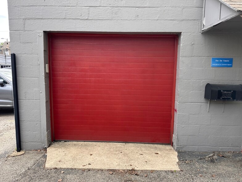 More Photos Of 225 E 10th St, Indianapolis Flex For Sale