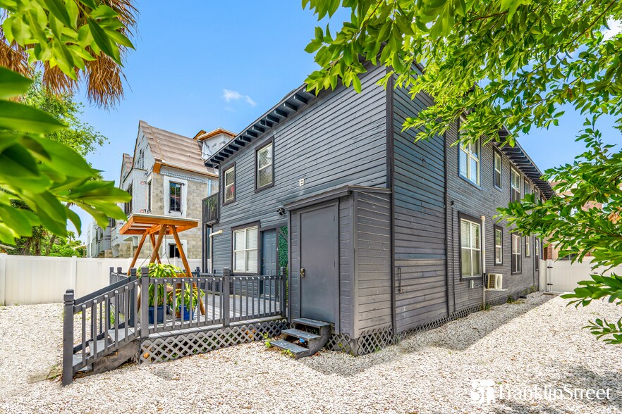 More Photos Of 209 W Gladys St, Tampa Multifamily For Sale