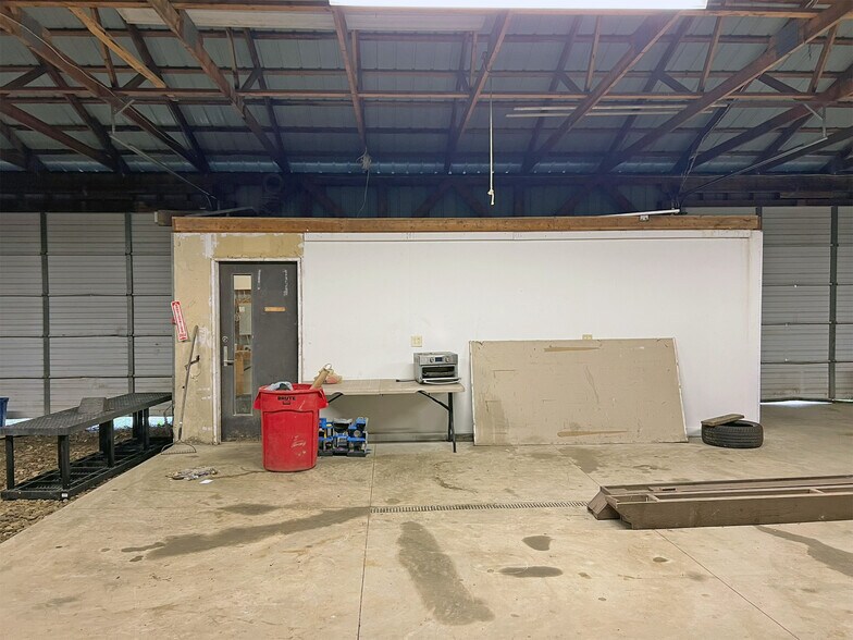 More Photos Of 2010 Schaper Ave, Erie Warehouse For Sale