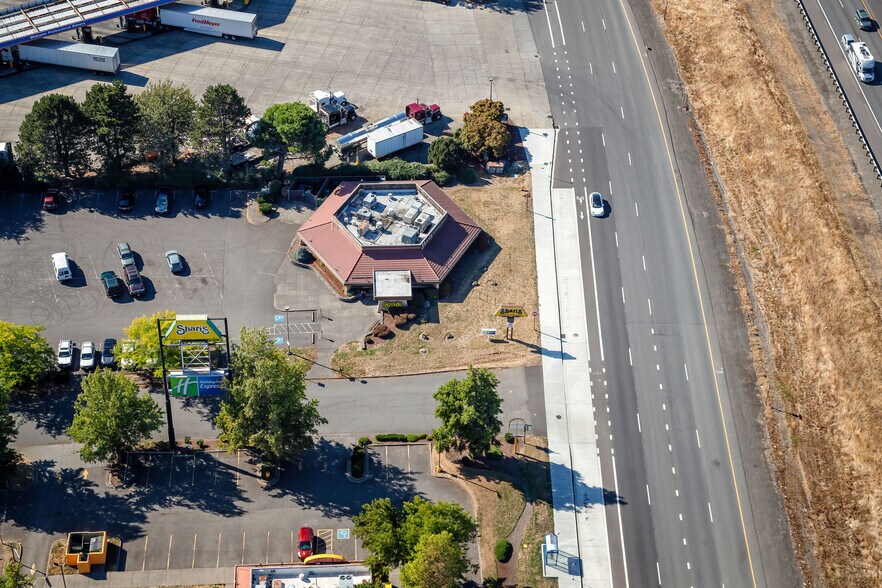 More Photos Of 557 NW Phoenix Dr, Troutdale Restaurant For Sale