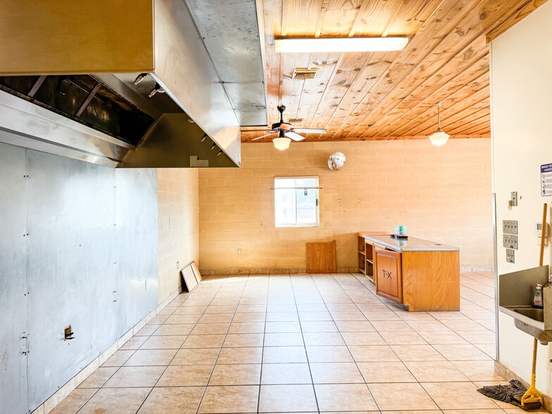 More Photos Of 115 E 8th St, Cisco Restaurant For Sale